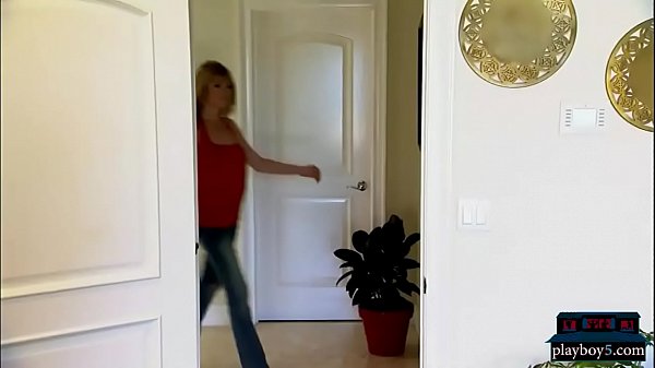 Play MP4 - Four sexy people visit a mansion for a potential foursome