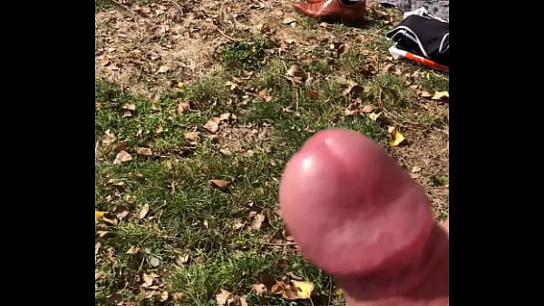 Play MP4 - Buiten in openbaar masturberen met publiek