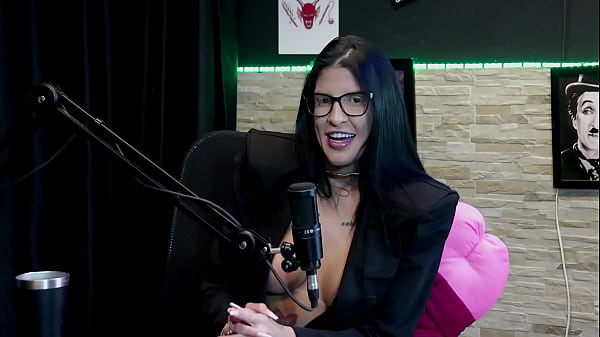 Nunca transou na mesa de sinuca, o cliente gostava de um fio terra, deu a buceta no avi&atilde;o, e chegou a receber 23 buqu&ecirc;s de flores, mas... - Leticia Braga (WATCH ON: SHEER/RED) 