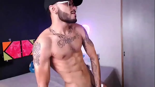 Hombre Desnudo Se Corre thumbnail