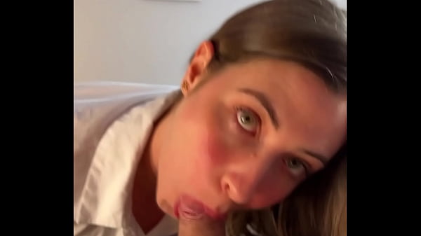 Play MP4 - Real&comma; MI JEFE DICE QUE SOY SU EMPLEADA FAVORITA &comma;&iquest; POR QUE SER&Aacute;&quest;  Mamada pov