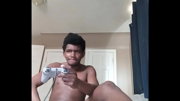 Play MP4 - P2&colon; watch and look at me naked &lpar;whileongameplaying&rpar;