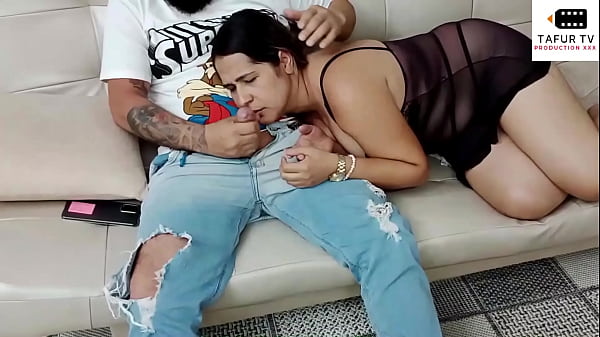 Play MP4 - El masaje a mi madrastra se salio de control y termina chupandome la polla directo a su garganta