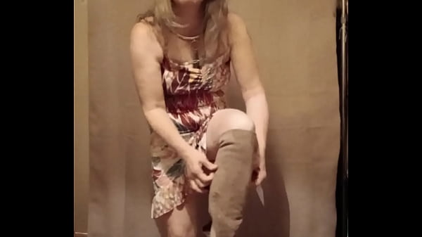 2024 09 18 esclave f strip tease sexy 