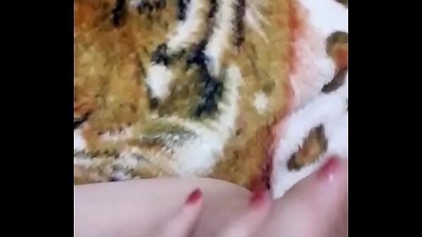 Amiga tocando siririca 