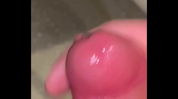 Gozando muito na banheira 