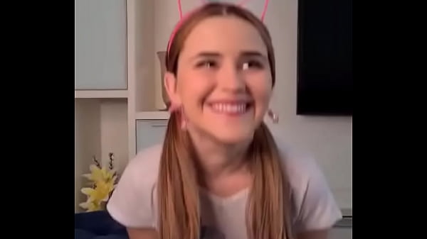 Leticia pedro fez video provocando homens com poblema na cabe&ccedil;a kkk 