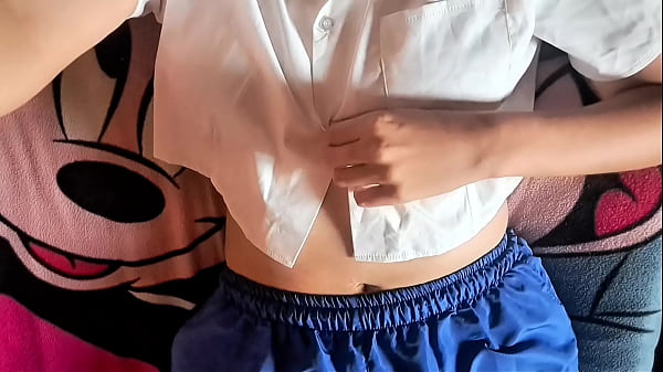 Chica t&iacute_mida Latina seducida y follada duro