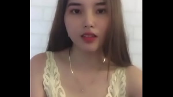 G&aacute_i xinh show h&agrave_ng tr&ecirc_n Live