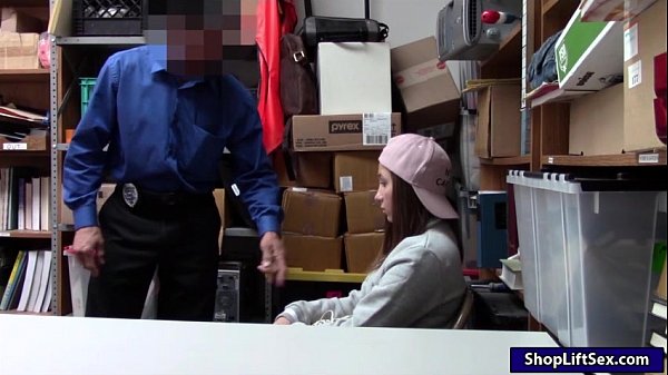 Play MP4 - Thief Hayden Hennessy sucks LP officer to get out of trouble