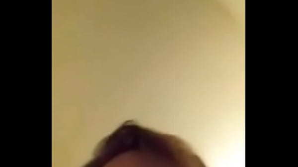 Tetona infiel me manda v&iacute;deo dedeandose 