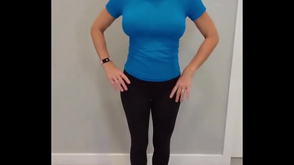 Black yoga pants & blue compression shirt try on 