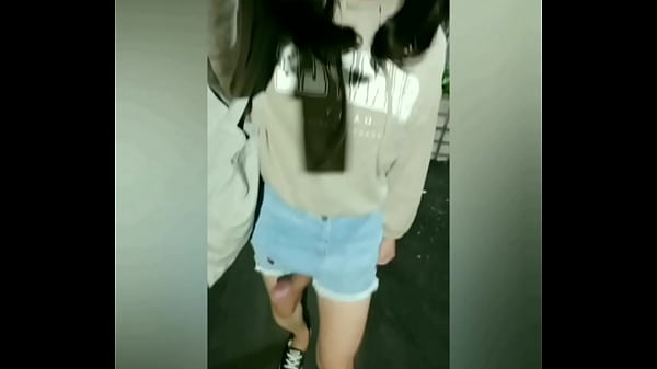 Play MP4 - 逛街馬路上自慰射精