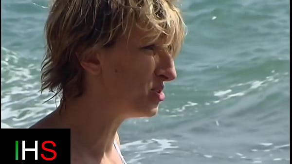 Play MP4 - Blonde and slutty mother ass fucked at the seaside