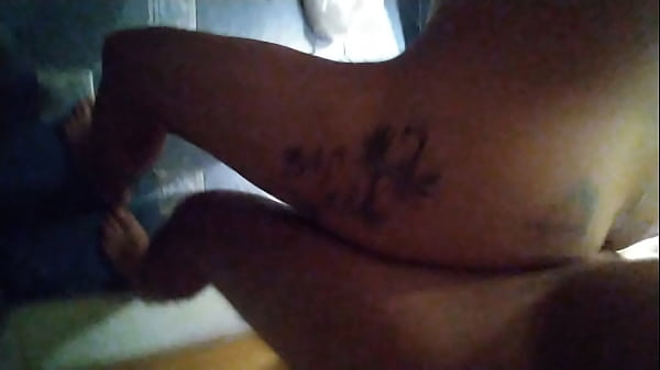 Play MP4 - Con un amigo en el ba&ntilde;o