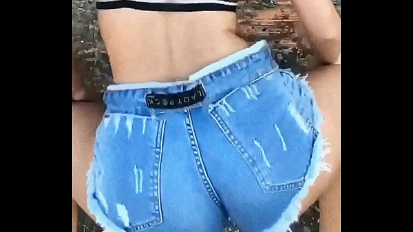 Nonton Sexo No Cabar&eacute; Uma Novinha Safada thumbnail