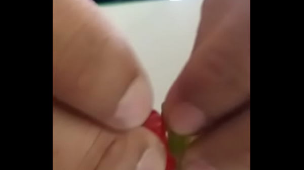 Chica se desnuda en la cara de su suegro y_se termina corriendo en_ella