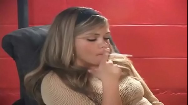 Super Sexy Smoking! thumbnail