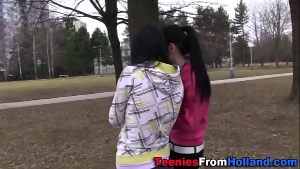 Showering teen les rubs