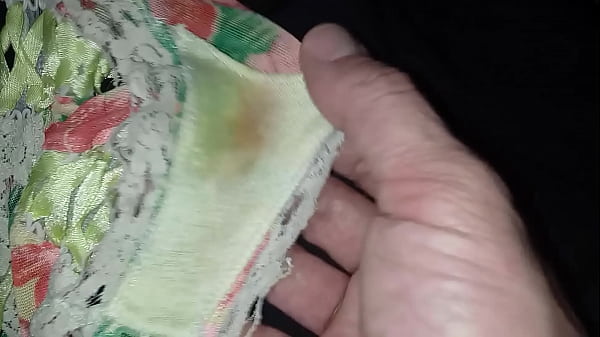 Play MP4 - Smelling Dirty panties