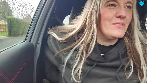 Play MP4 - WIFE gets FINGERED in the CAR