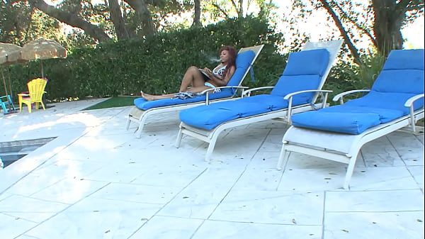 Nonton Daddy's Got A Sweet Tooth For Leilani Leeanne thumbnail