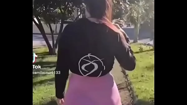 Delicia debundudase exibindo em_publico