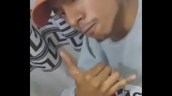 Play MP4 - Colombiano masturbandose