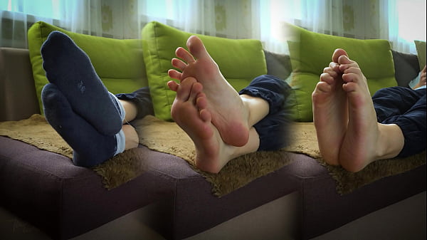 Hot Girl Teasing Her Soles Ans Long Toes Foot Worship 4k thumbnail