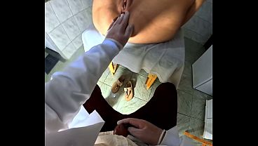 Little blind had orgasms with the pussy lick and anal penetration from the gynecologist. 