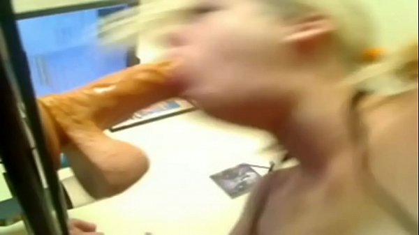 Play MP4 - Blonde Deep Throats Dildo