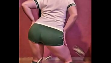 ASI COMO MUEVE EL CULO PARA BAILAR, LO HACE PARA COGER!!! COLEGIALA CULONA DE 19 A&Ntilde_OS Y YA ES NINFOMANA!!! MIRA SUS VIDEOS COMPLETOS EN ESTE CANAL!!!!