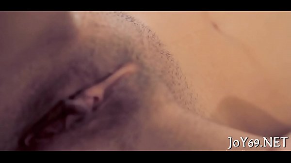 Solo beauty shovesfingersin vag