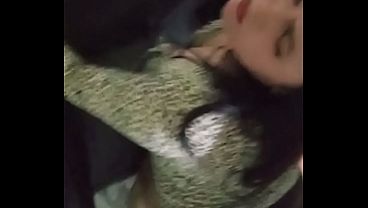 Puta pide verga mientras es penetran su co&ntilde;o mojado 