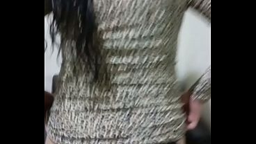 Puta pide verga mientras es penetran su co&ntilde;o mojado