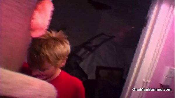 Play MP4 - Blonde British slags at home