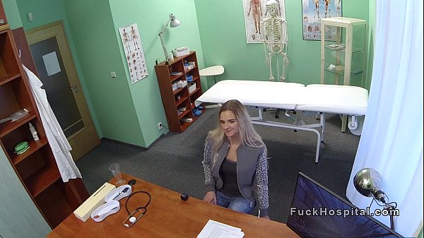 Natural blondepatientfucks doctor inhis office