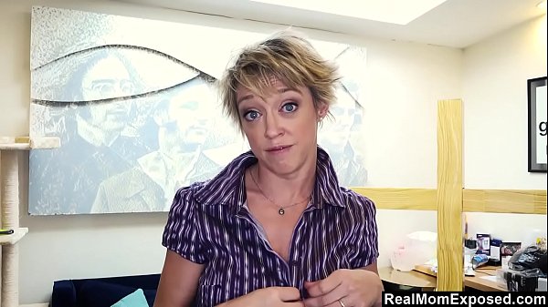 Play MP4 - Blowjob and ballsucking by religious Mom