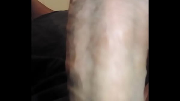 Tocandome en el ba&ntilde;o 2 