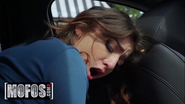 Play MP4 - Pervs on Patrol - &lpar;Jezebeth&rpar; - A Parking Lot of Fun - MOFOS