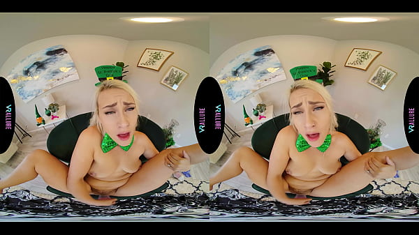 Naturally busty blonde masturbates on st patrick's day in virtual reality