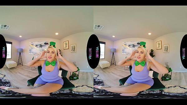 Naturally busty blonde masturbates on st patrick's day in virtual reality 