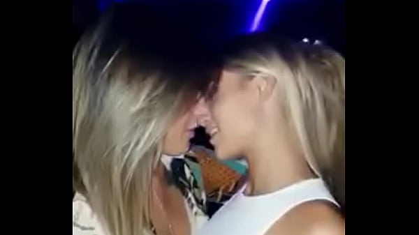 Play MP4 - Who is she&quest;