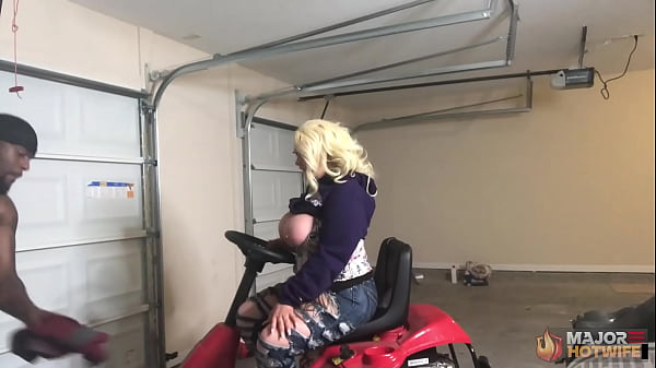 Blonde marilyn melons plays with rome major's cock between her tits 