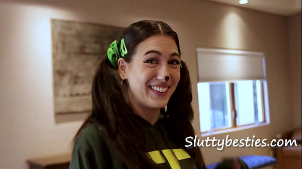 Nonton 3 Teen Best Friends Halloween Candy Heist Turns Into A Sperm Feast thumbnail