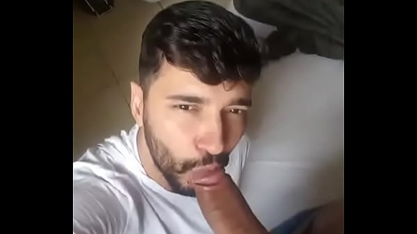 Play MP4 - Chico mamando verga grande