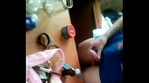 masturbate in sister's room 