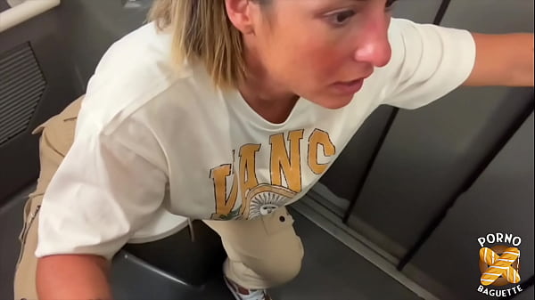 Play MP4 - Pam&comma; blonde au gros seins&comma; aime le sexe brutal &excl;