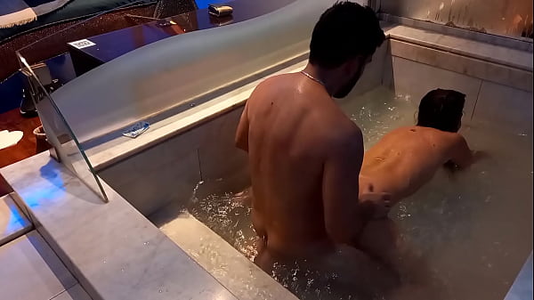 Play MP4 - Me cojo a mi novia de perrito en el jacuzzi