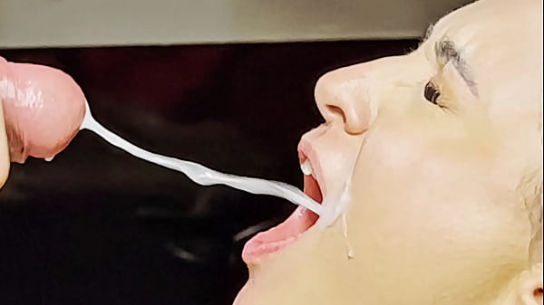 Play MP4 - A Coelhinha sentou no pau do neg&atilde;o esfregando a buceta at&eacute; latejar e ganhar leitinho quentinho - Completo no Cassiflix